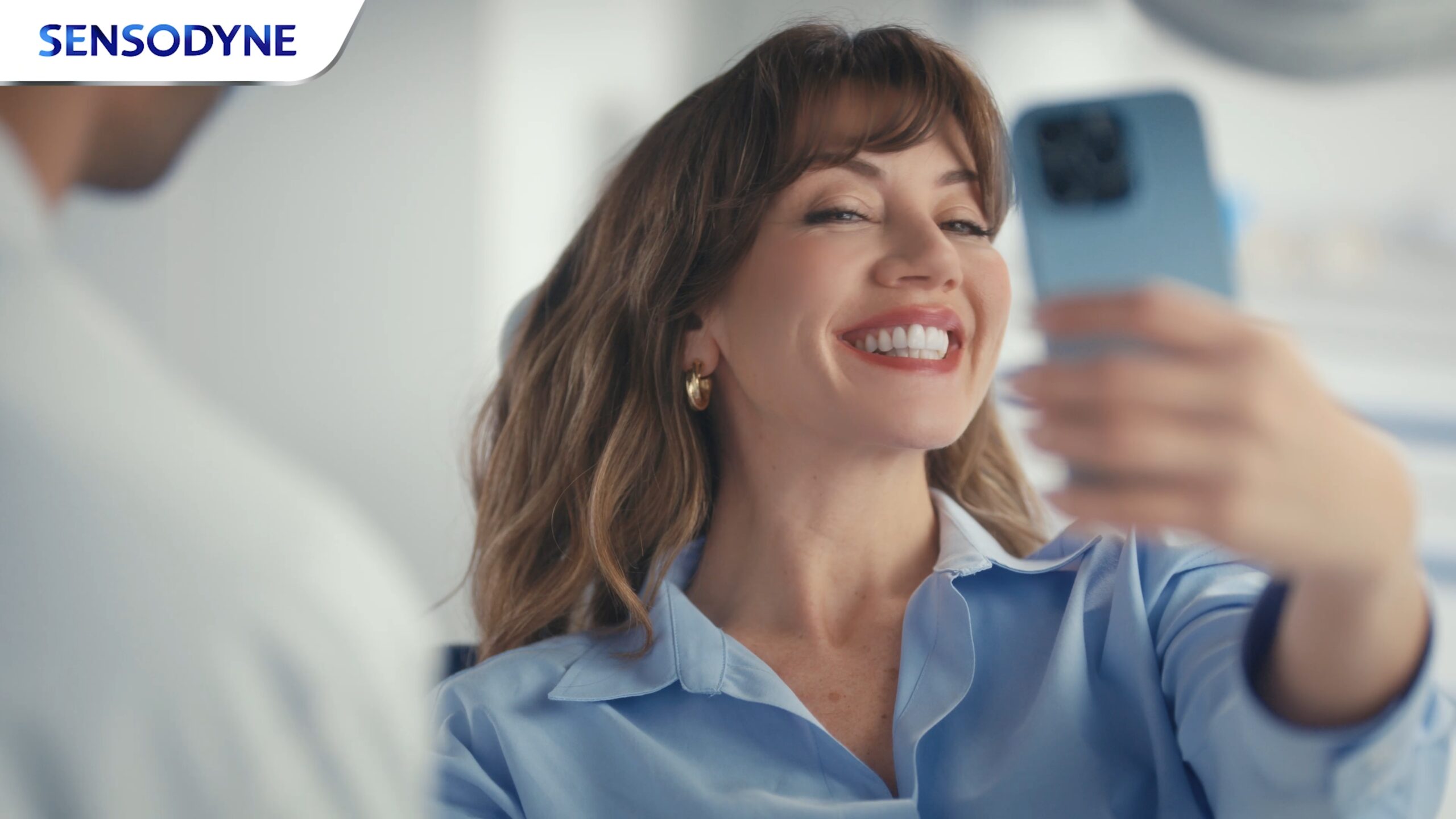 Sensodyne’in Reklam Kampanyasının Yeni Yüzü Gökçe Bahadır Oldu