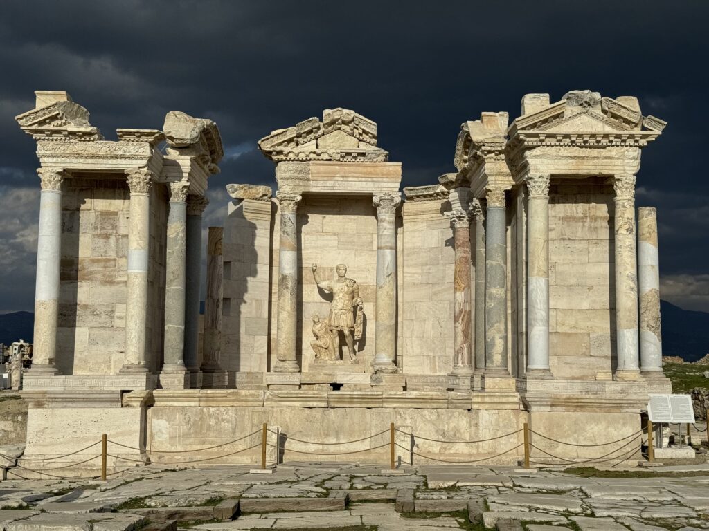 Laodikeia ve Tripolis kazıları