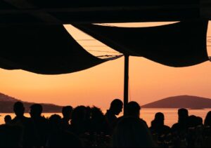 Mikonos’ta doğan ve bütünsel ritüeller ve kültürel yankılarla dolu benzersiz bir deneyim sunan Scorpios, Bodrum’daki ikinci sezonunu 30 Mayıs’ta açıyor.